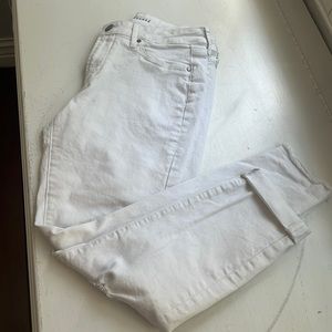 Cute white jeans.